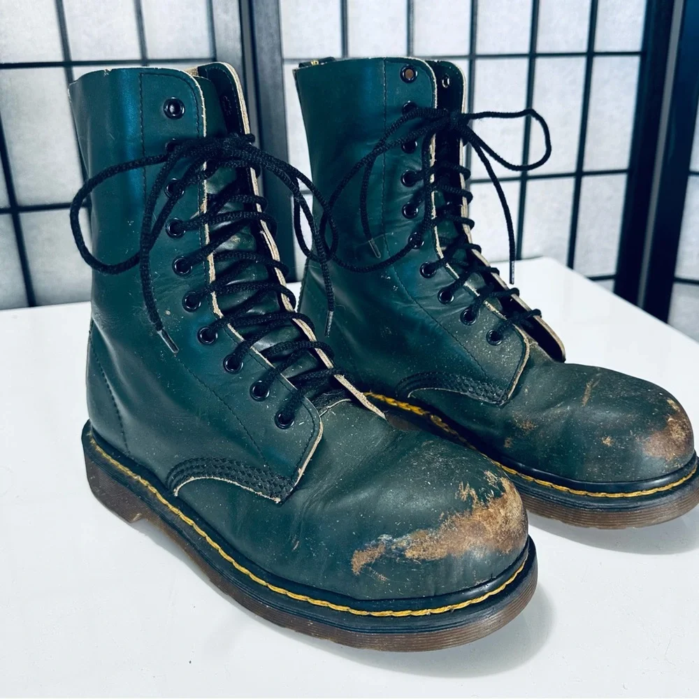 Wow 🤩 Vintage 1980s CLASSIC Rare Green Doc Martens 10-eye Boots